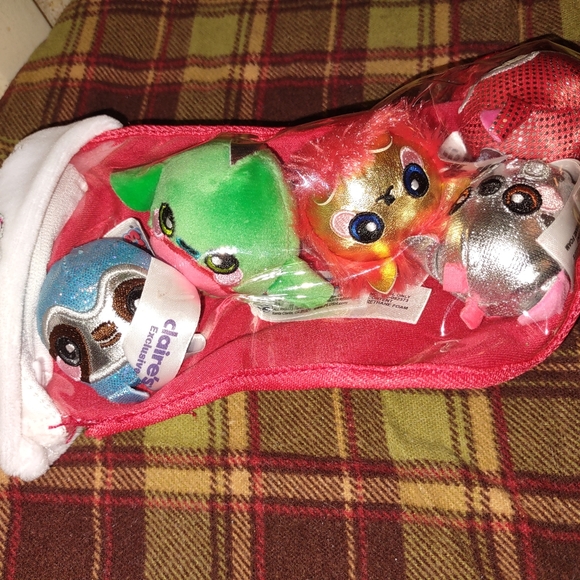 NWT Claire’s Exclusive Squeezamals Micro Christmas Plush Stocking With 5 Plush - Picture 3 of 6